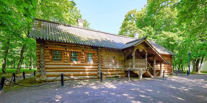 Памятник деревянного зодчества: домик Петра I в «Коломенском» отремонтируют
