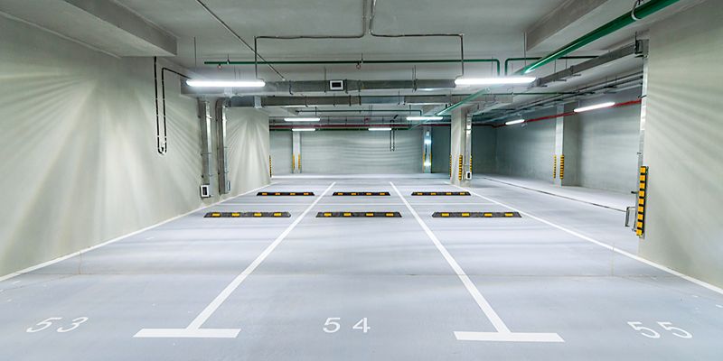 Город выставил на торги 15 машино-мест в Раменках