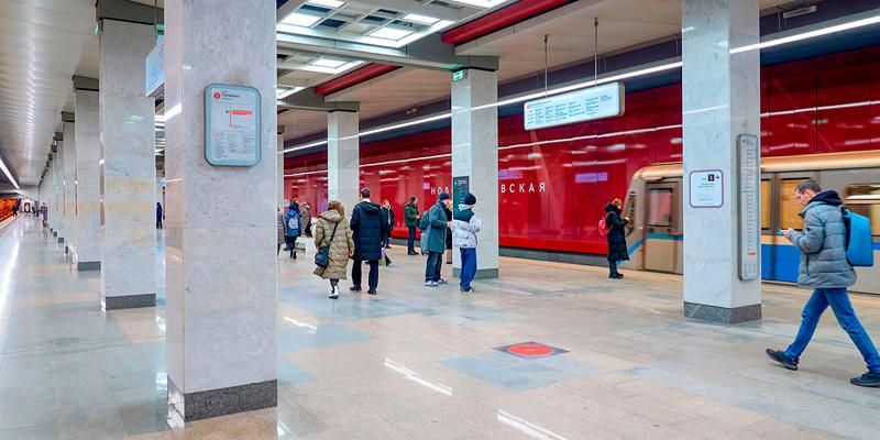 Во всех поездах Сокольнической линии метро до конца ноября зазвучит нейроголос