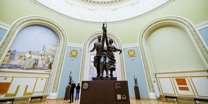 Более 45 тысяч человек посетили экспозицию Третьяковской галереи на ВДНХ