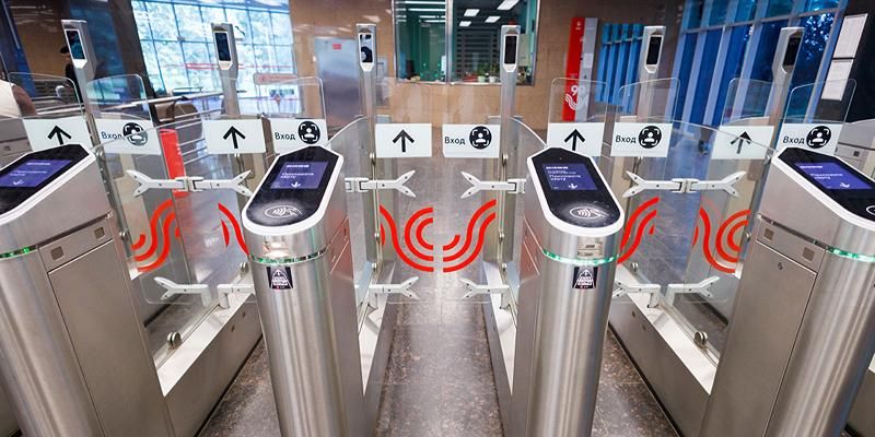 Быстро, просто, безопасно: почему пассажиры все чаще оплачивают поездки по биометрии