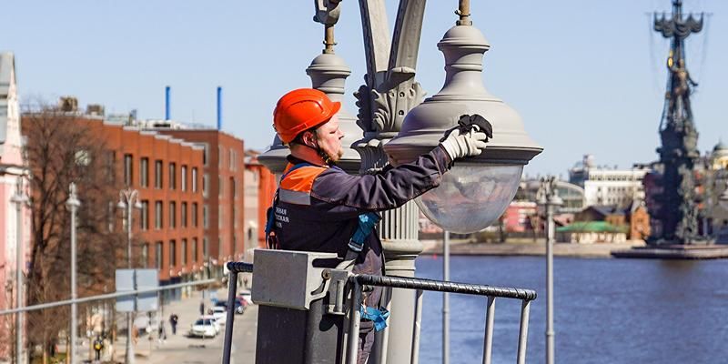 Более 720 тысяч элементов наружного освещения промоют в Москве в рамках весенней уборки