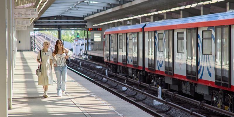 Как пассажирам московского метро помогают комфортно переносить жару