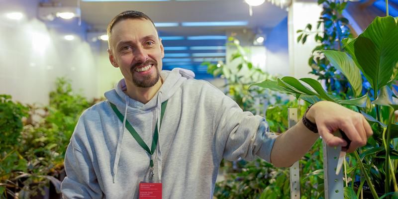 Вырастить кокосовую пальму и попробовать свой ананас. Тропические будни царицынских оранжерей
