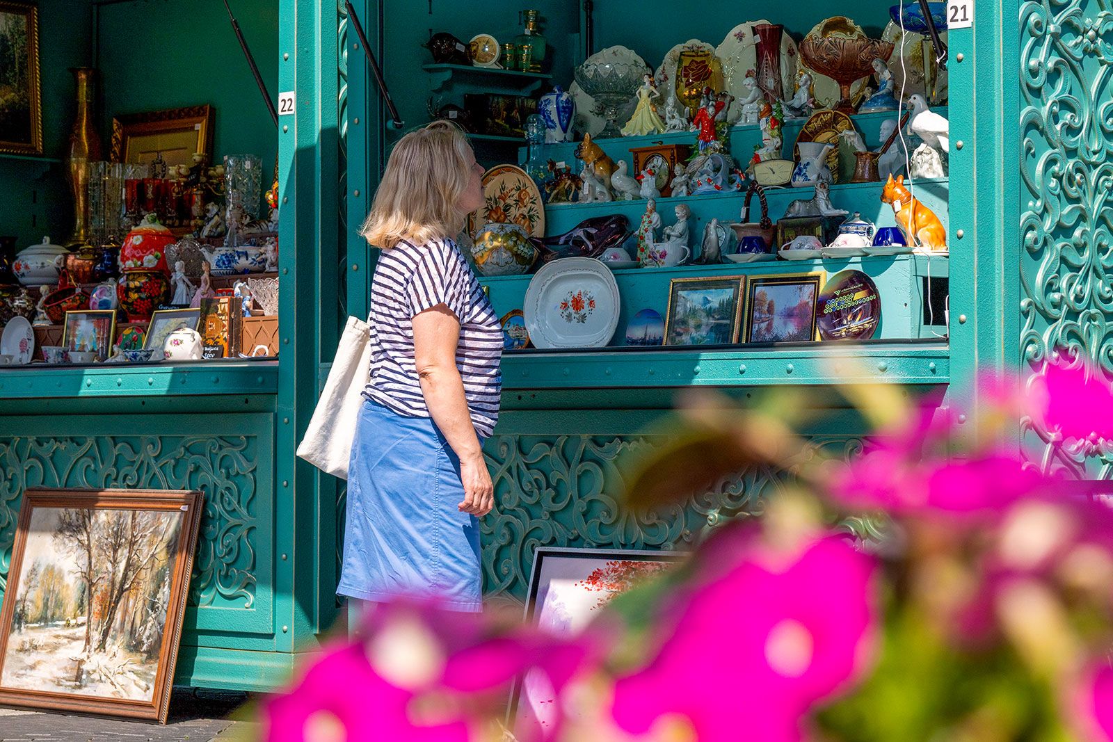 Олимпиада, ретроавтомобили, города: на винтажном маркете в «Коломенском» представлены редкие значки