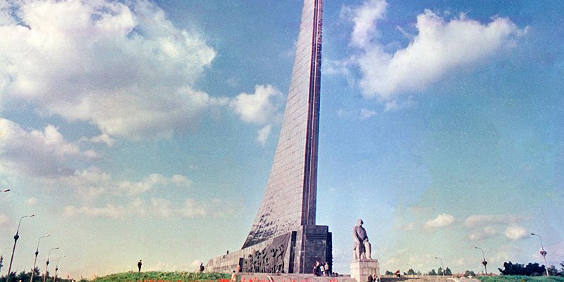 К свету холодных звезд: Главархив &ndash; о том, как 60 лет назад установили памятник искусственному спутнику Земли