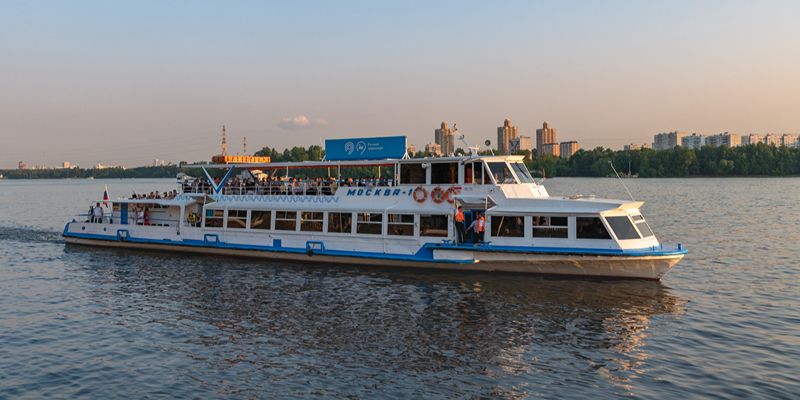 За полгода почти 240 тысяч пассажиров перевезли теплоходы между Северным речным вокзалом и причалами Химки и Захарково
