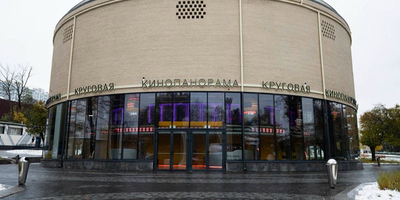Из прошлого в будущее: какие фильмы можно посмотреть в «Круговой кинопанораме» на ВДНХ