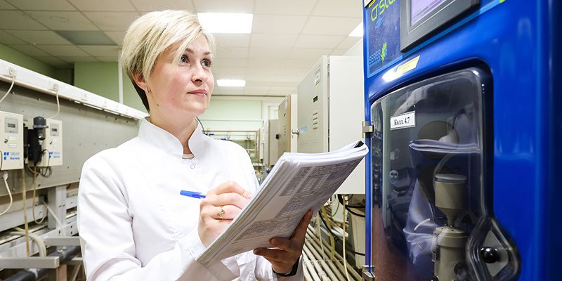 Лаборатории, сверхчувствительные камеры и стресс-тесты: как технологии помогают московским коммунальщикам