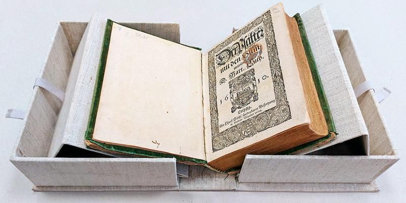 От Виньолы до Пушкина: рассматриваем редкие книги из фондов городских библиотек