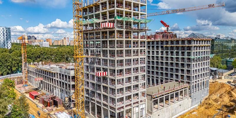 В жилом комплексе на Верейской улице начались фасадные работы