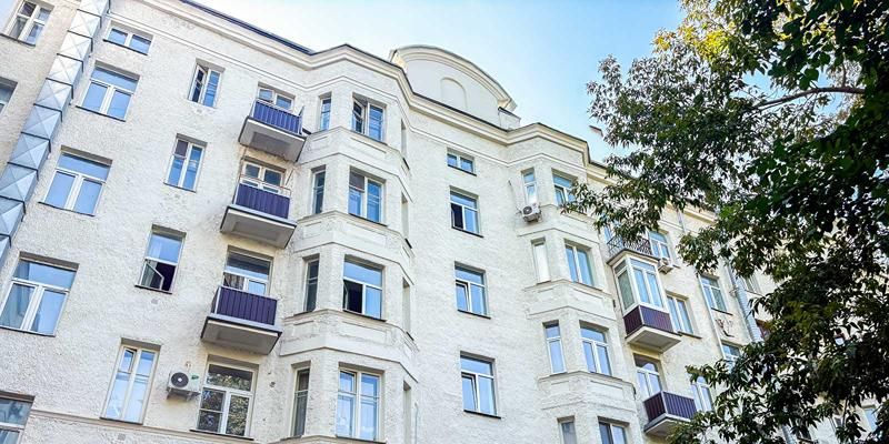 От модерна до неоготики: какие дома с аттиками капитально отремонтировали в Москве