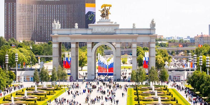 Пешие экскурсии и тренировки на свежем воздухе: чем заняться на ВДНХ в весенне-летнем сезоне