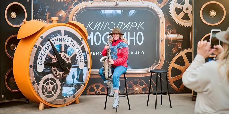 Нарисовать граффити и посмотреть световое арт-шоу: чем могли заняться гости кинопарка «Москино» в выходные