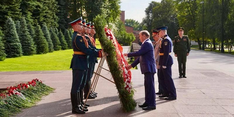 Делегация Правительства Москвы возложила венок к Могиле Неизвестного Солдата