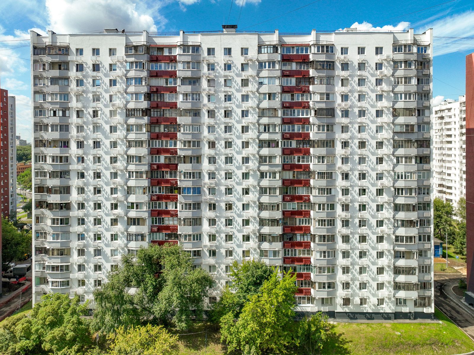 Более 550 фасадов жилых домов обновили в Москве с начала года