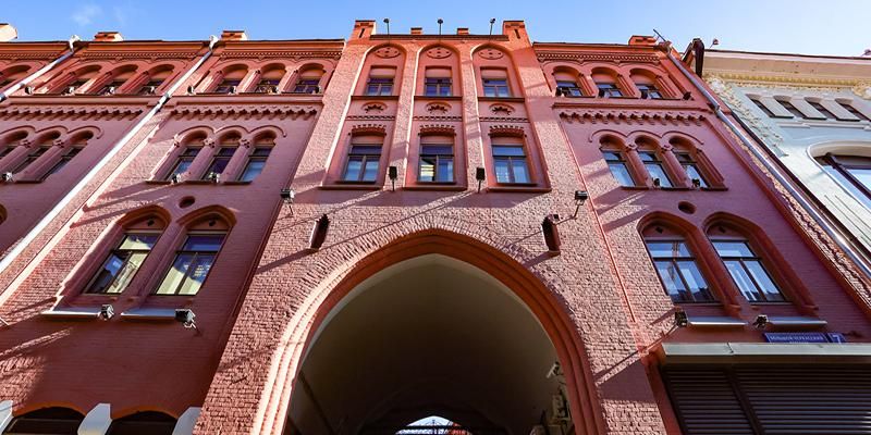 У трех зданий в Большом Черкасском переулке появится архитектурно-художественная подсветка