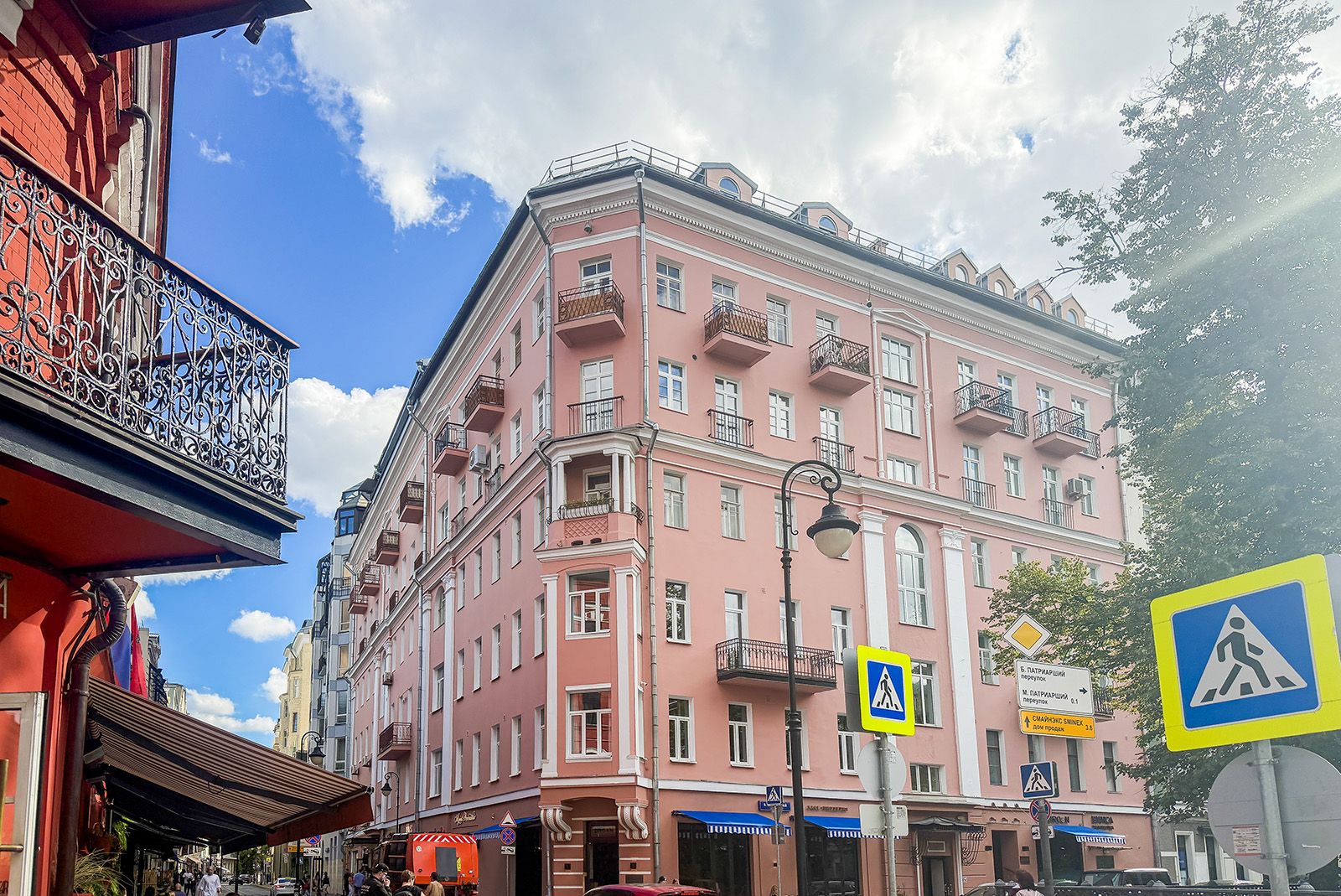 В Москве капитально ремонтируют три дома в стиле неоклассицизма