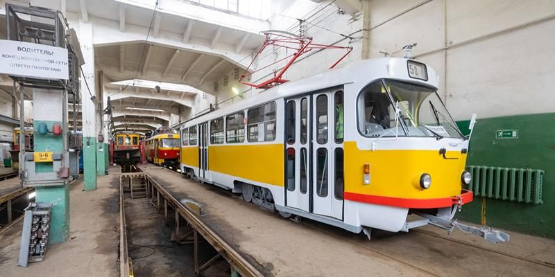 Легенда на рельсах: как в Музее транспорта Москвы реставрировали трамвай «Татра Т3»