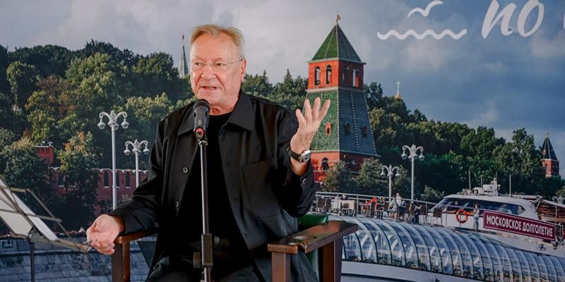 Участники «Московского долголетия» встретились с известным актером театра и кино