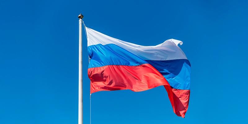 Праздничные плакаты и флаги украсят Москву в честь Дня Государственного флага Российской Федерации