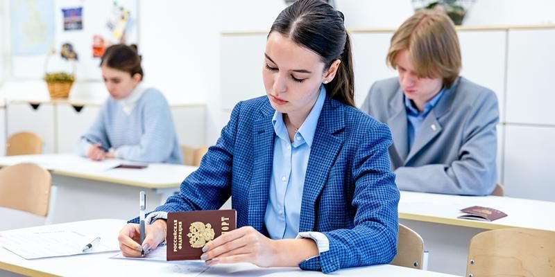 Более 36 тысяч столичных школьников сдают ЕГЭ по информатике и устную часть по иностранным языкам