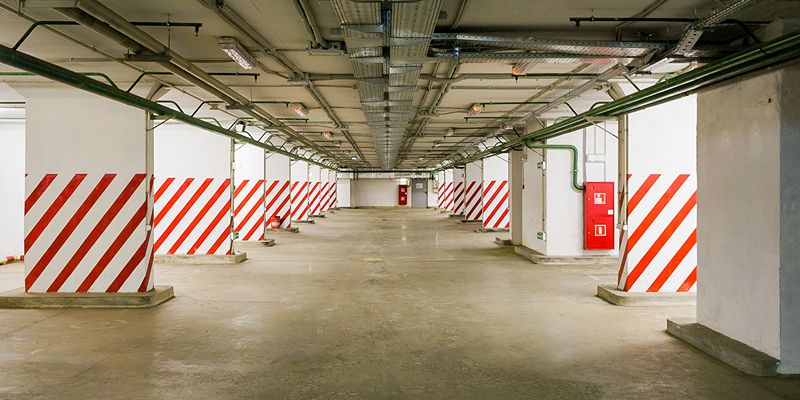 Город выставил на продажу 14 машино-мест в ЦАО