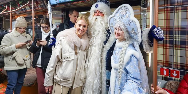 Дед Мороз поздравил пассажиров Московского метрополитена