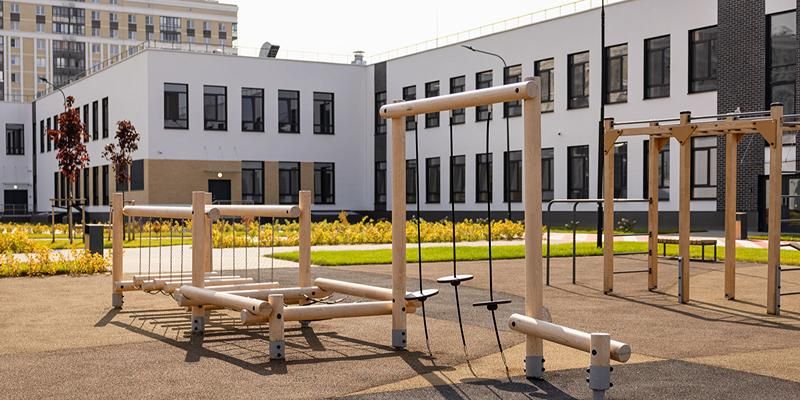 Инвестор построил в ТиНАО две школы и детский сад
