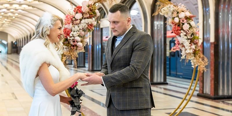 Три новые семьи: на станции метро «Маяковская» завершился свадебный сезон этого года