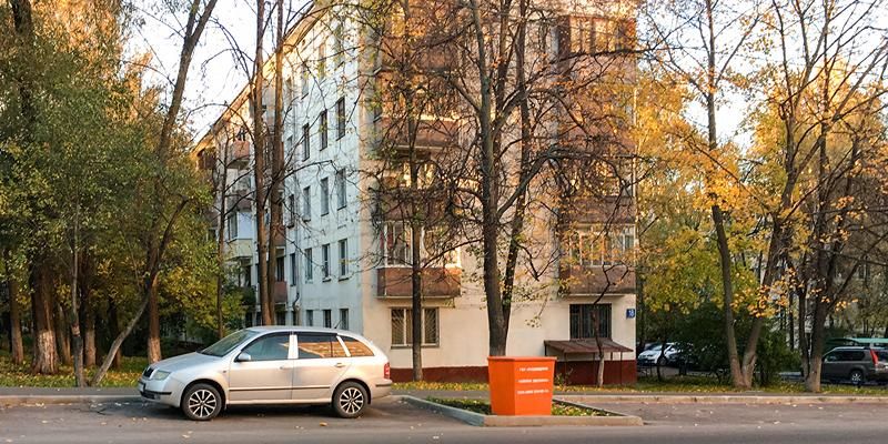 На улицах столицы установили контейнеры с противогололедным материалом