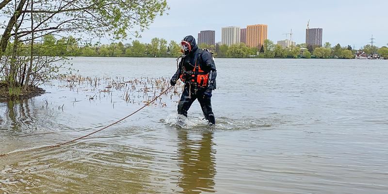 Более 10 гектаров дна прудов, озер и малых рек обследуют водолазы Мосводостока в 2025 году