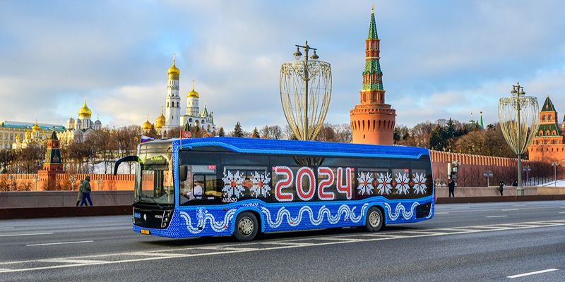 По-новогоднему украшенный транспорт будет ходить по маршрутам до 1 марта