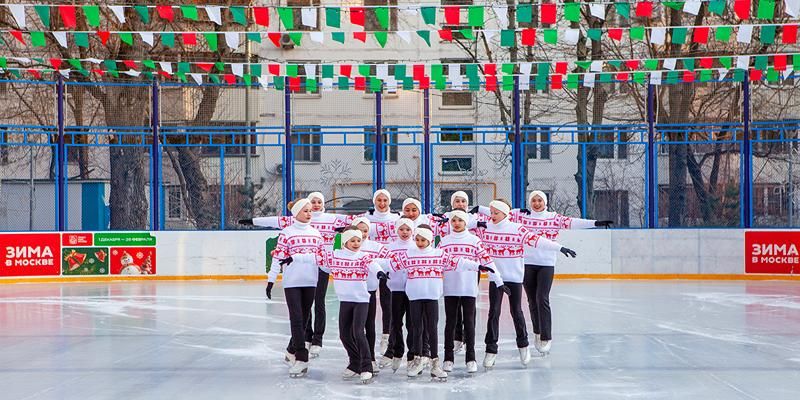 На открытии катка в Новослободском парке гости сыграют в хоккей и поучаствуют в мастер-классах