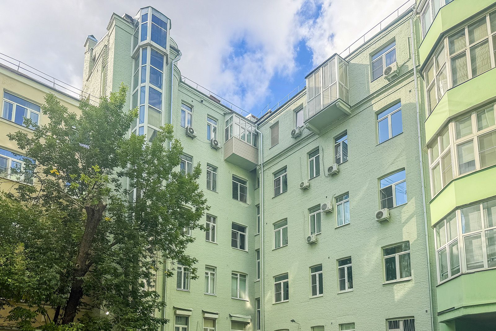 В Москве капитально ремонтируют три дома в стиле неоклассицизма