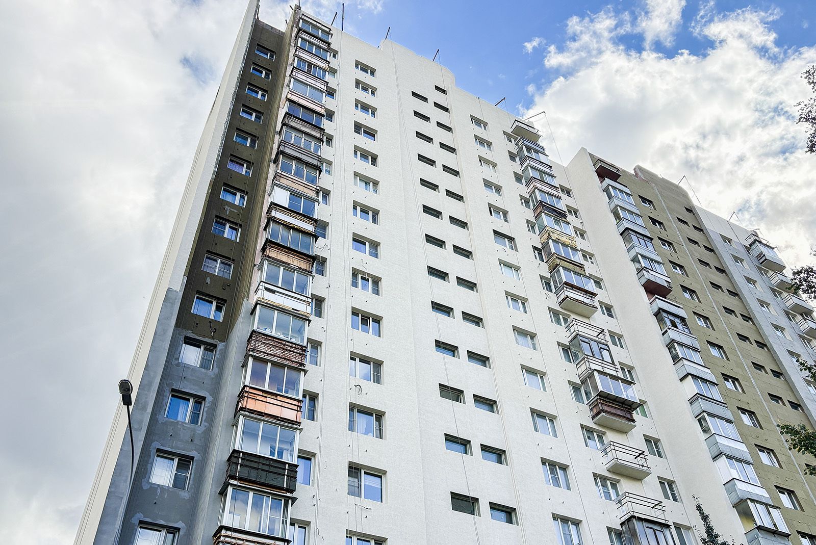 В Нагатино-Садовниках проходит капремонт пяти домов по современной технологии