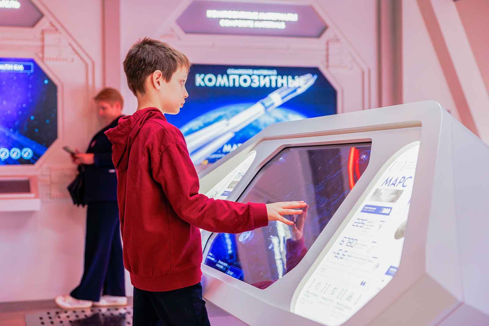 Экскурсии, мороженое и научные эксперименты: что ждет юных посетителей ВДНХ в День знаний