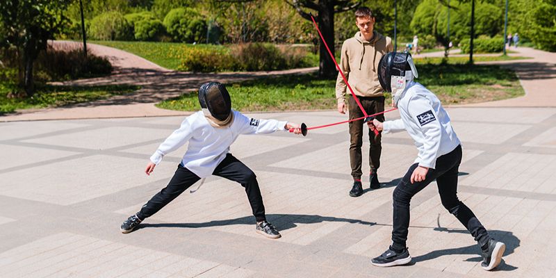 Фехтование, капоэйра, флорбол: в парках пройдет День физкультурника