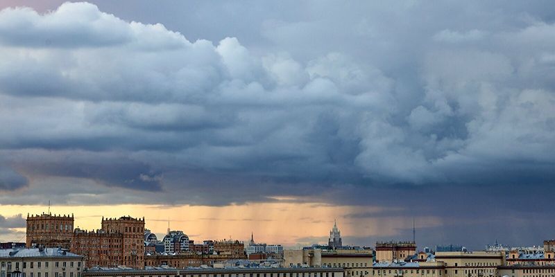 Дождь и ветер до 25 метров в секунду: непогода сохранится в городе до полудня