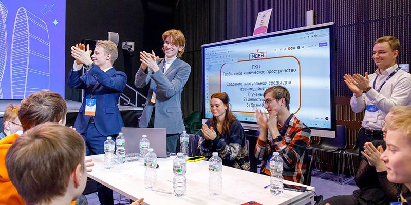 Московские школьники представили инновационные проекты в области химии и инженерии на форсайт-сессиях «Москва-2030»