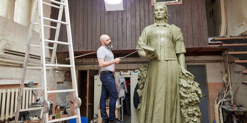 Classical approach: How sculptures of VDNKh’s Soviet Culture Pavilion are restored