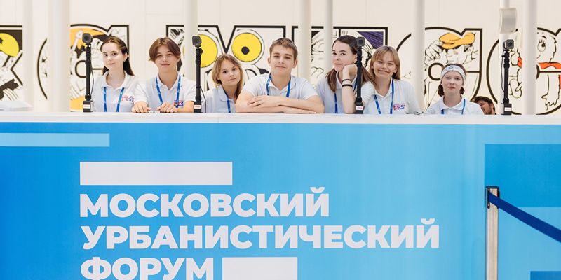Фестиваль креатива и впечатлений: как волонтеры помогают на Московском урбанистическом форуме