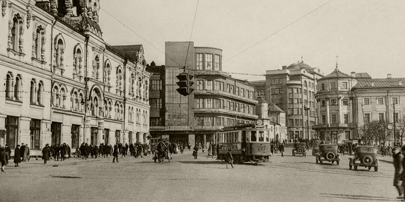 От Ильинских Ворот до Разгуляя. История старинных площадей Москвы