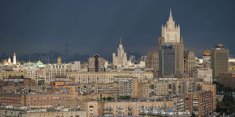 Сильный ветер и гроза: москвичей предупредили об ухудшении погоды