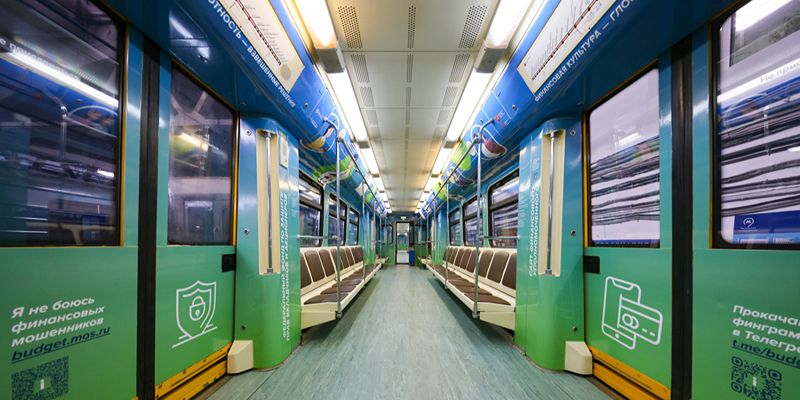 В метро начал курсировать тематический поезд, посвященный финансовой грамотности