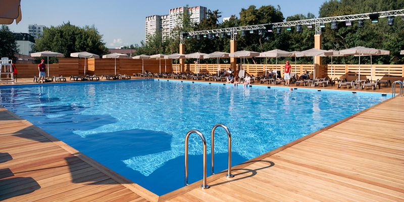 Отдых у воды: на площадке «Московских сезонов» в Вешняках открылся бассейн