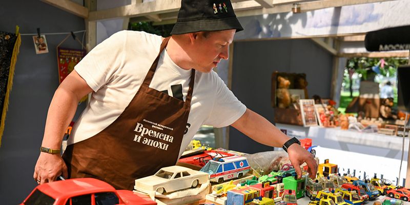 Винил и антиквариат: чем интересна площадка фестиваля «Времена и эпохи» на Тверском бульваре