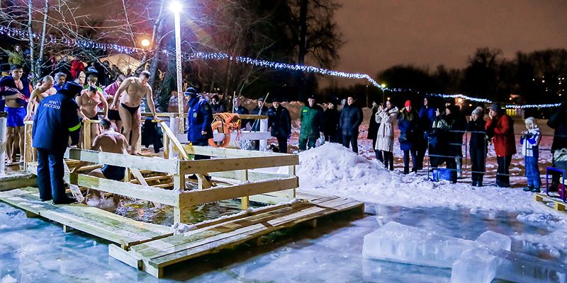 Крещенские купания: в каких парках Москвы можно окунуться в прорубь