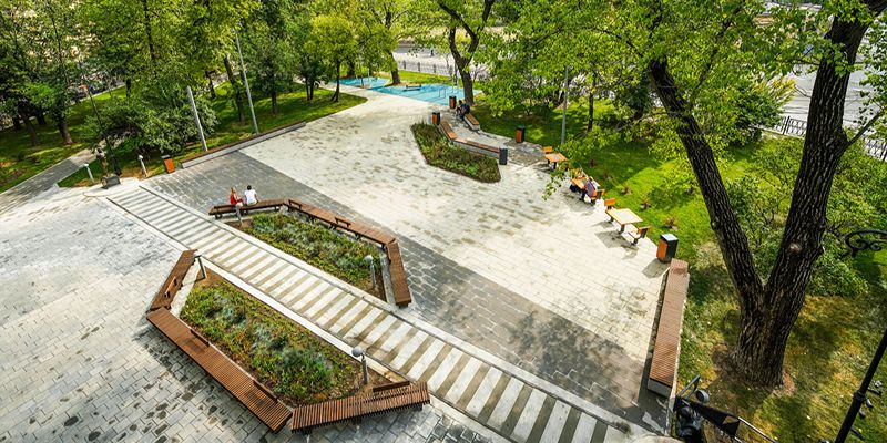 Завершилось комплексное благоустройство площади Борьбы на северо-востоке столицы