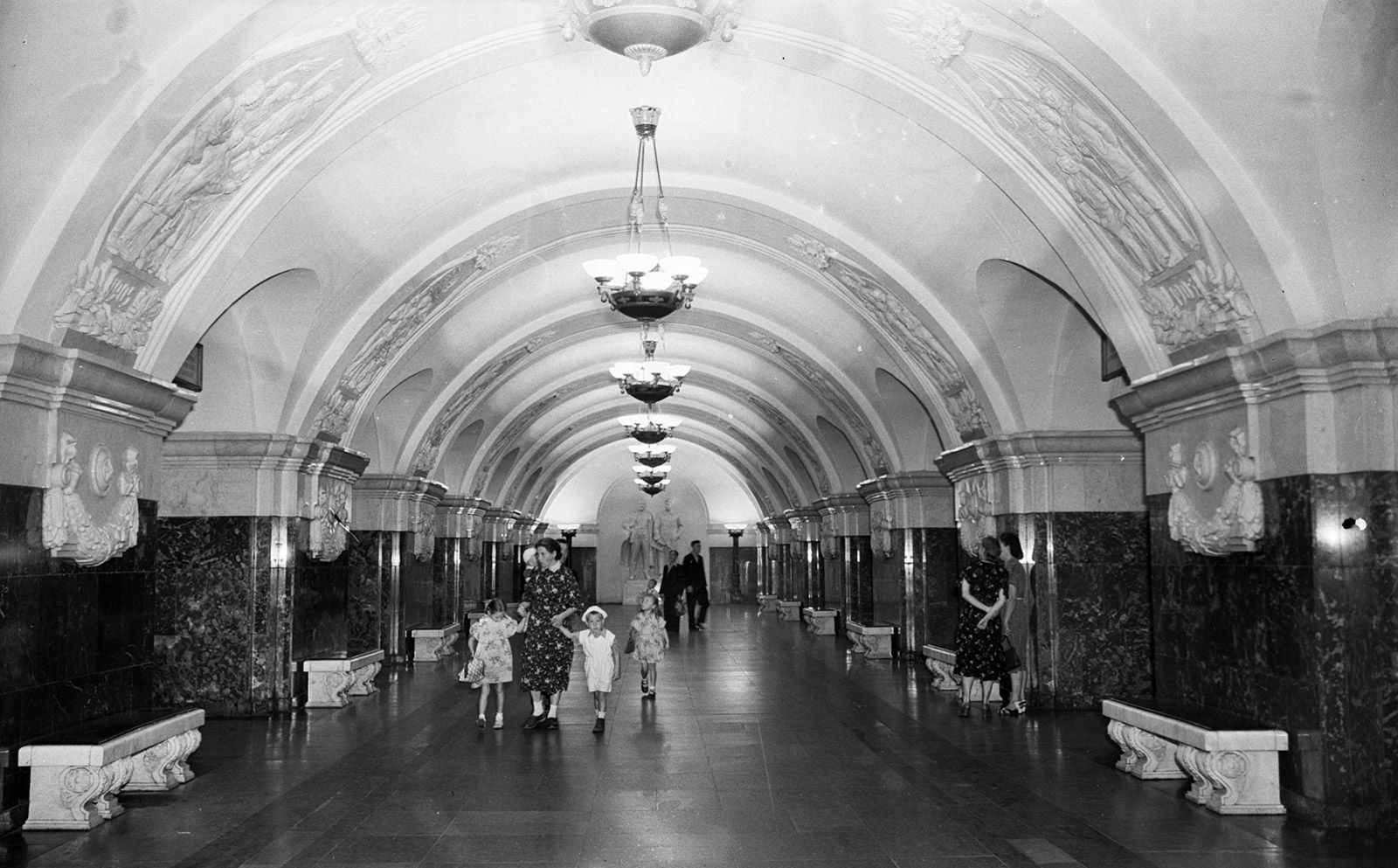 Перронный зал станции «Краснопресненская». Фото Н. Ситникова. 16 сентября 1955 года. Главархив Москвы